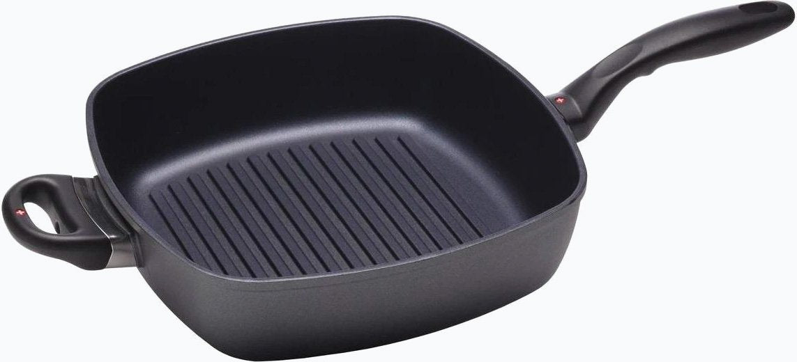 http://www.chefsupplies.ca/cdn/shop/collections/swiss-diamond-fry-pans.jpg?v=1674113854