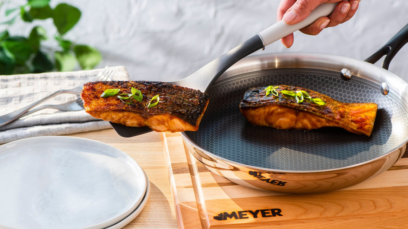 http://www.chefsupplies.ca/cdn/shop/files/Meyer-HybridClad-1128cm-Fry-Pan-3519-28-00-2.jpg?v=1693531820