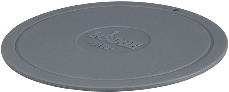 http://www.chefsupplies.ca/cdn/shop/products/Lodge-7_25-Deluxe-Round-Silicone-Trivet-Stone-Gray-AS7DT06.jpg?v=1674696897