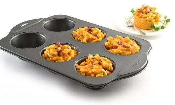 http://www.chefsupplies.ca/cdn/shop/products/Norpro-Giant-Nonstick-Muffin-Pan-3972-2_e93ced73-0733-4c01-8be7-c15177ff49e6.jpg?v=1674101166