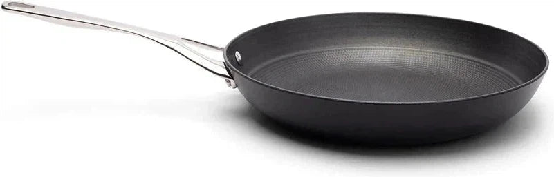 Crowd Cookware - 9" Cast Iron Buccaneer Skillet Fry Pan (24 cm) - 77675