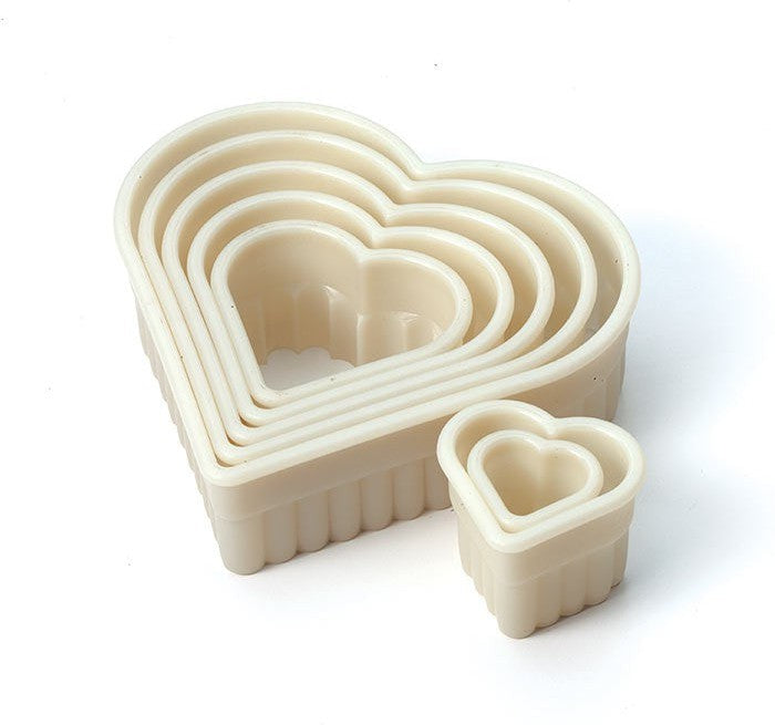 Mercer - 1.3" Beige Heart Fluted Nylon Cutter, Pack Of 7 - M35506