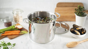 Meyer - 9 L Accolade Series Stock Pot with Lid - 2201-24-09